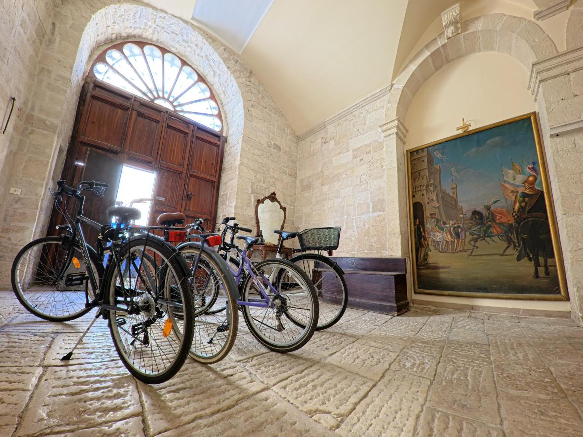 Palazzo Framarino Dei Malatesta - Noble Floor - XIV Century Giovinazzo Buitenkant foto