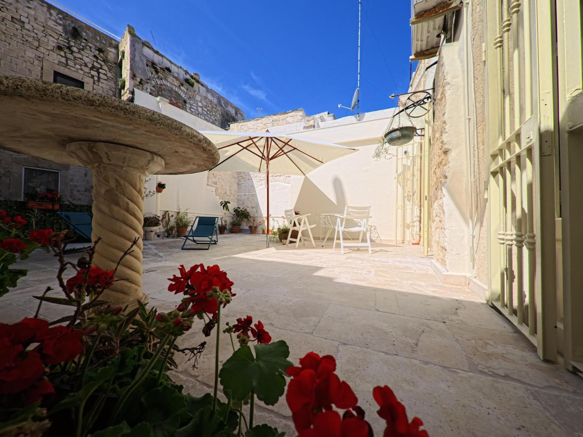 Palazzo Framarino Dei Malatesta - Noble Floor - XIV Century Giovinazzo Buitenkant foto