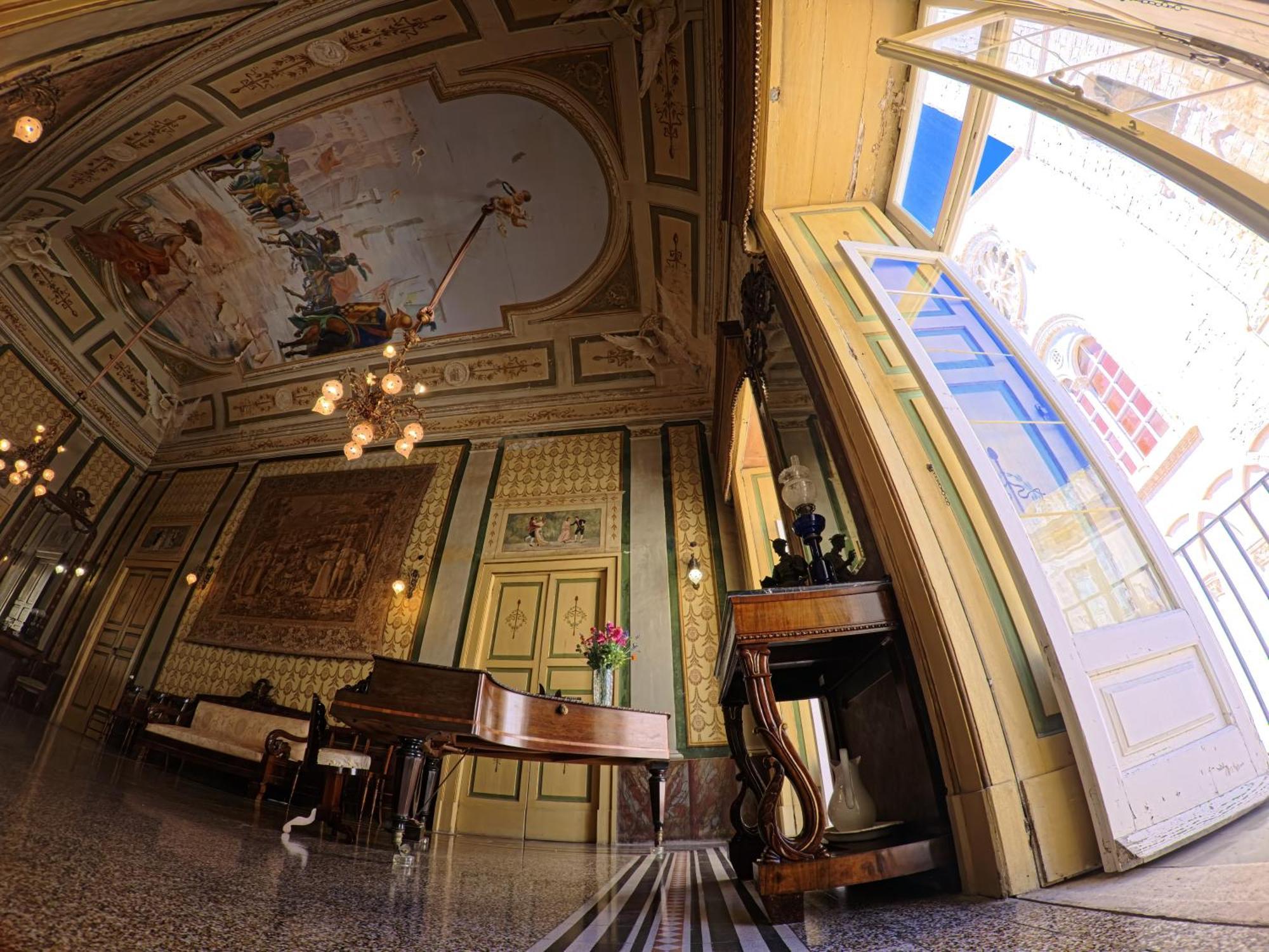 Palazzo Framarino Dei Malatesta - Noble Floor - XIV Century Giovinazzo Buitenkant foto